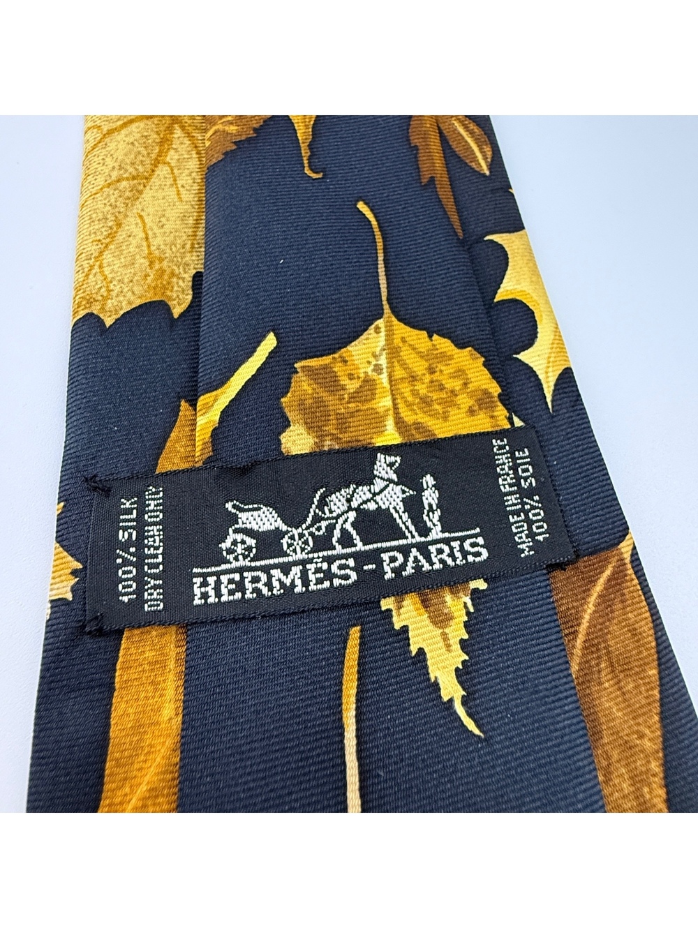 Hermes Paris 100% Silk Tie with Autumn Leaves Pattern-1990's Vintage - Picture 2 of 8